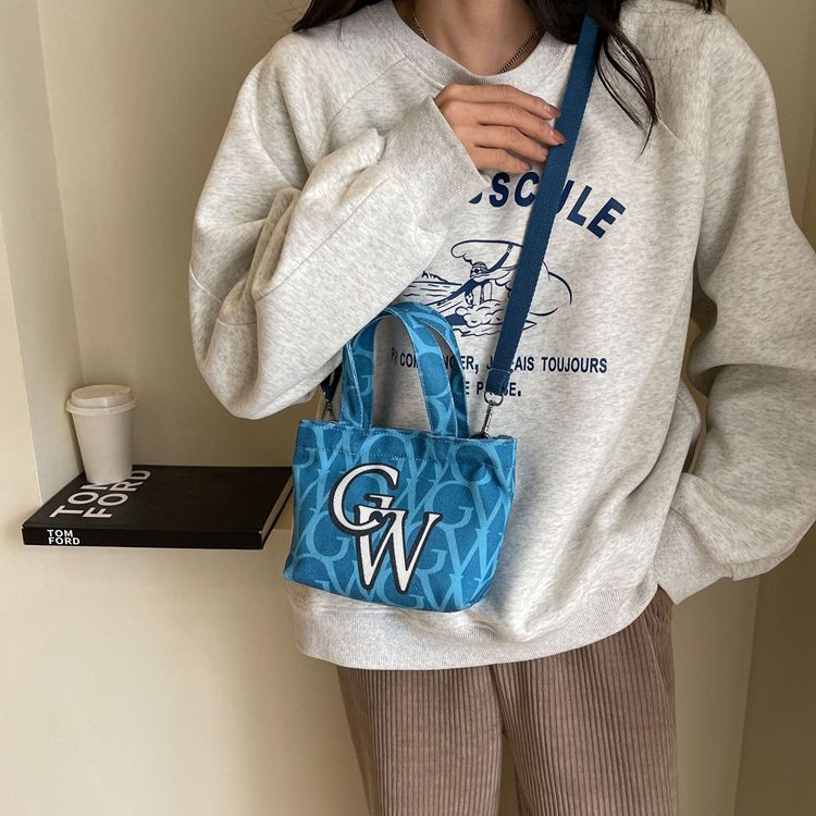 Mini Gentle Woman Canvas Niche Cross body Bag
