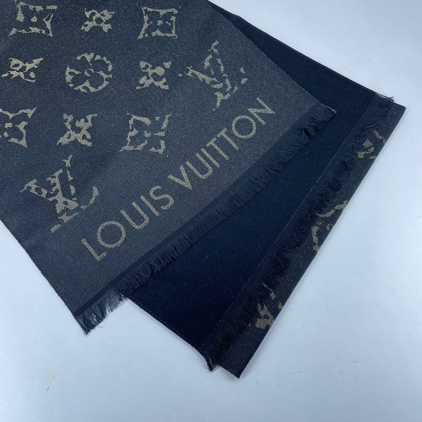 LV scarf