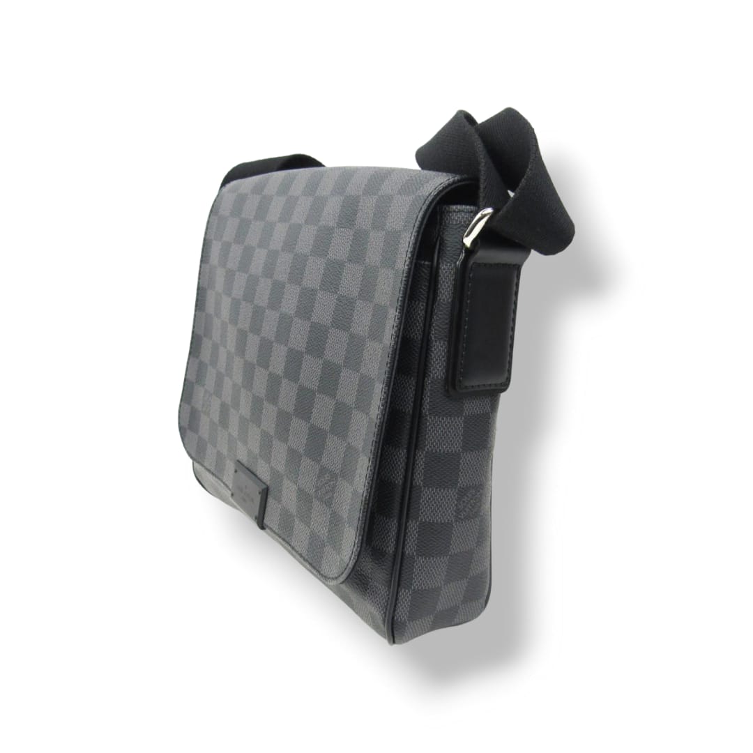 Louis Vuitton District Damier MM Graphite Black
