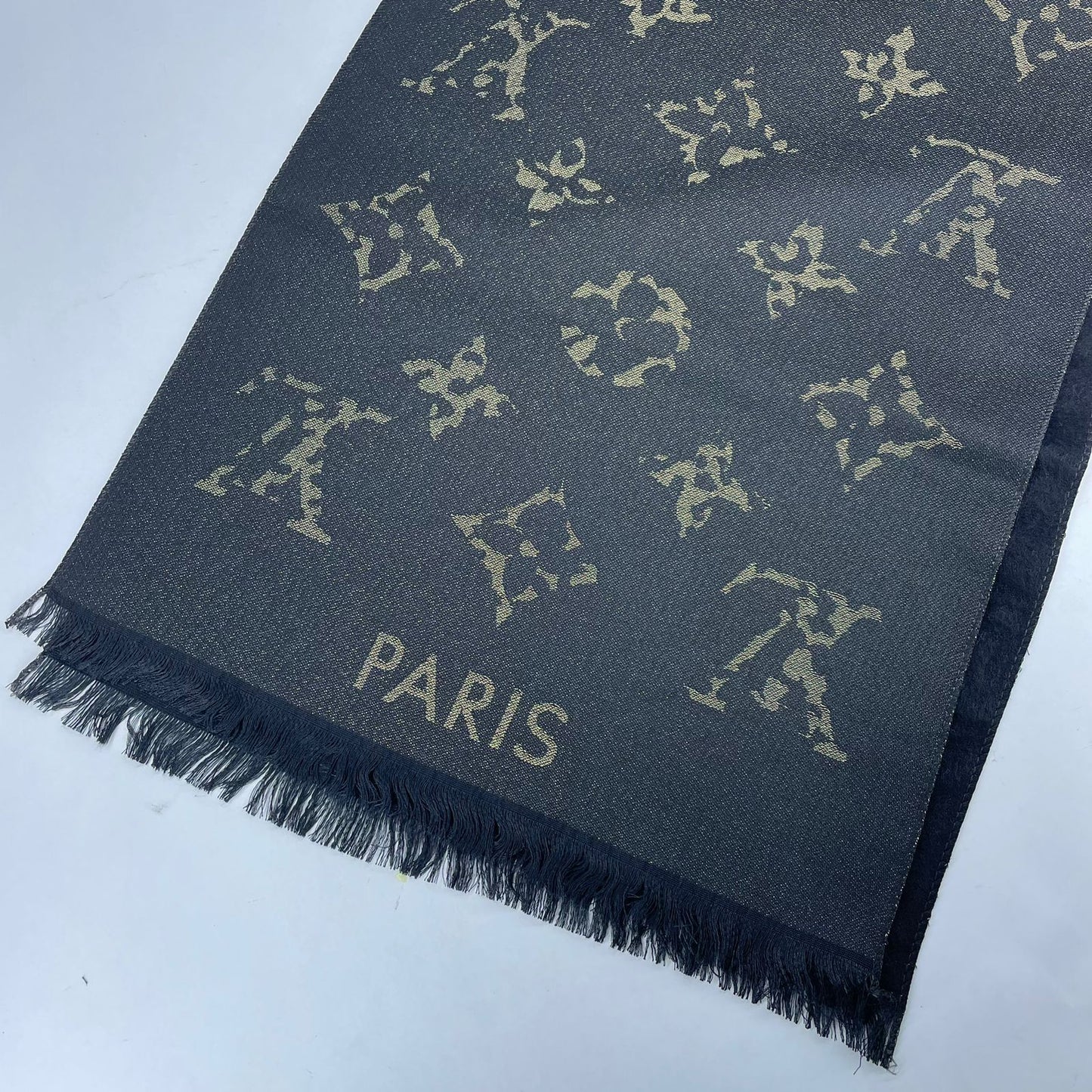 LV scarf