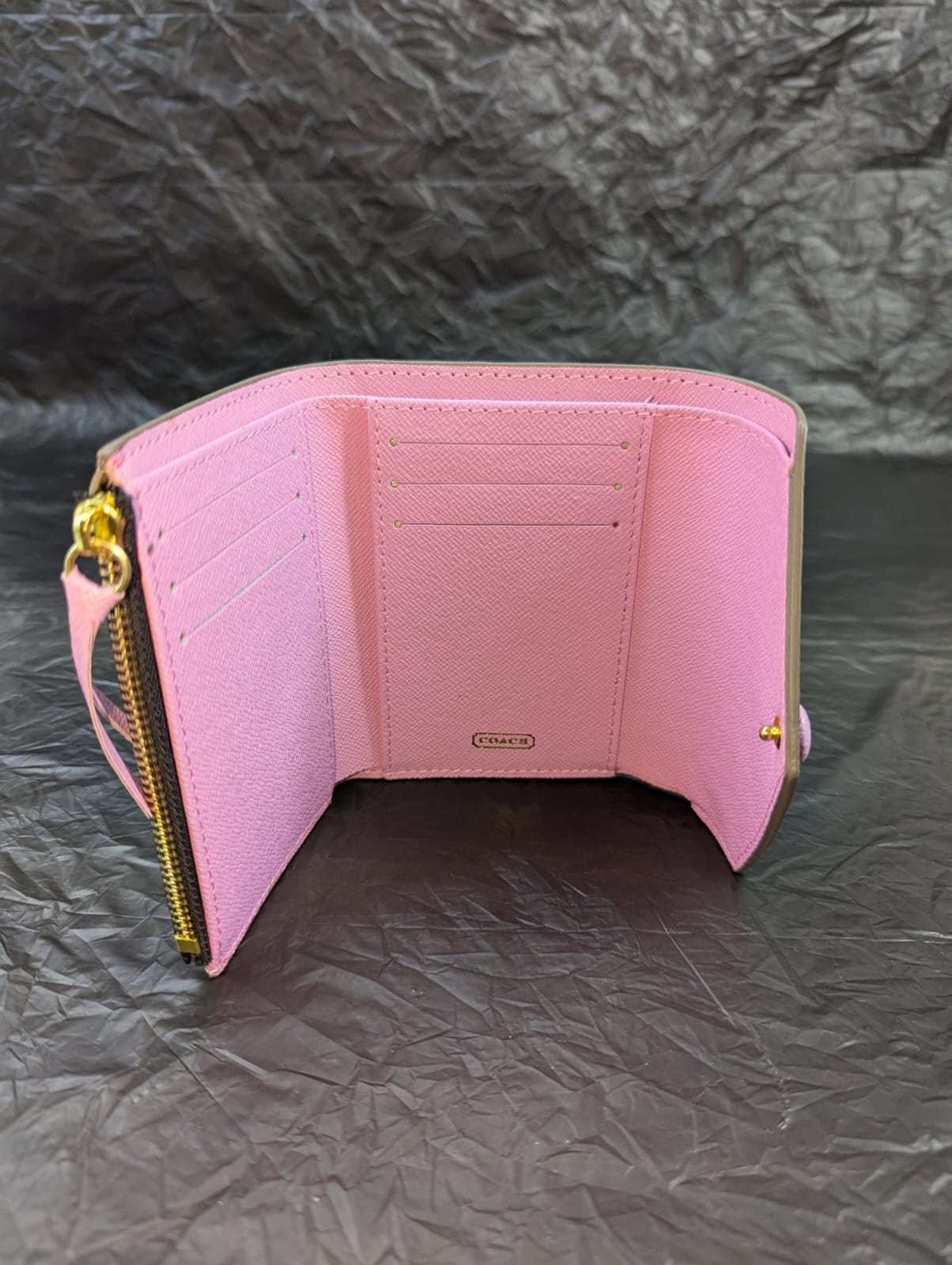 COACH Women's Short Leather Wallet with Zipper