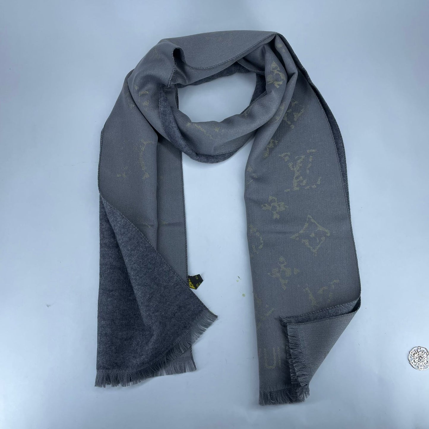 LV scarf