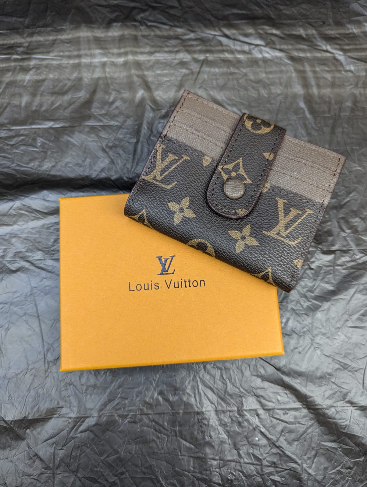 TWO FOLD LV POCKET ORGANIZER COFFEE