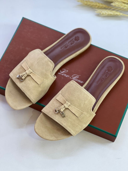Loro Piana logo-charm round-toe sandals