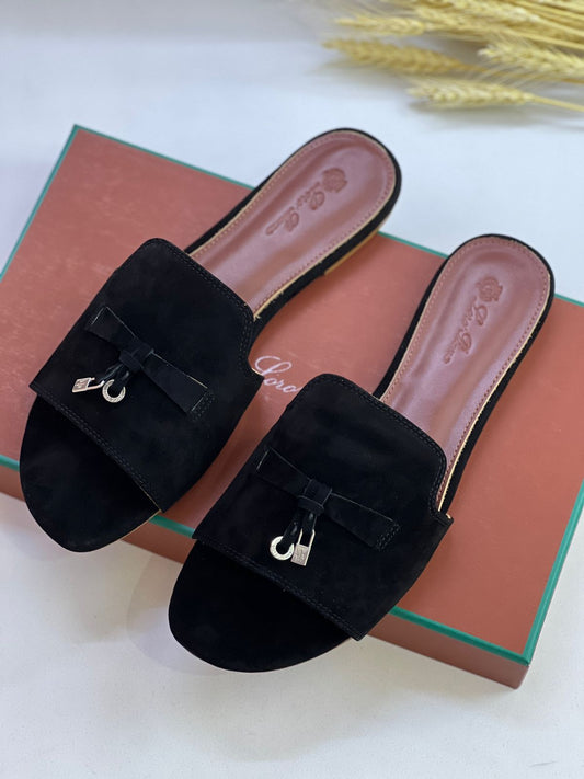 Loro Piana logo-charm round-toe sandals