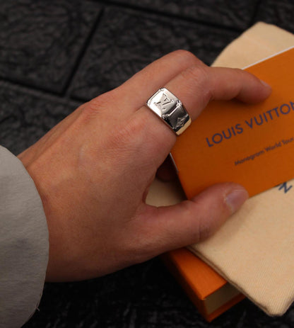 LOUIS VUITTON RING