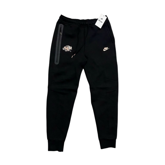 syna Nike Tech pants