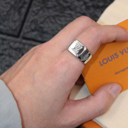 LOUIS VUITTON RING